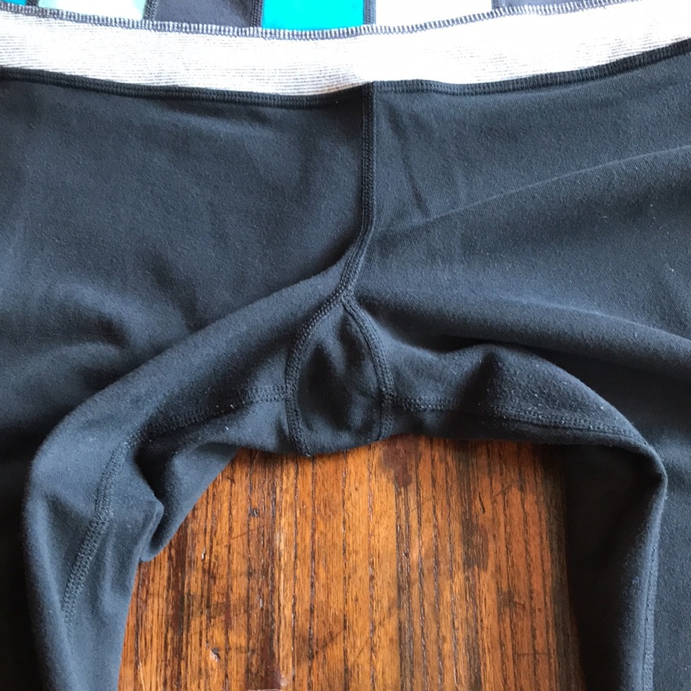 Lululemon reversible black crop yoga pants Sz 6 - Picture 3 of 8